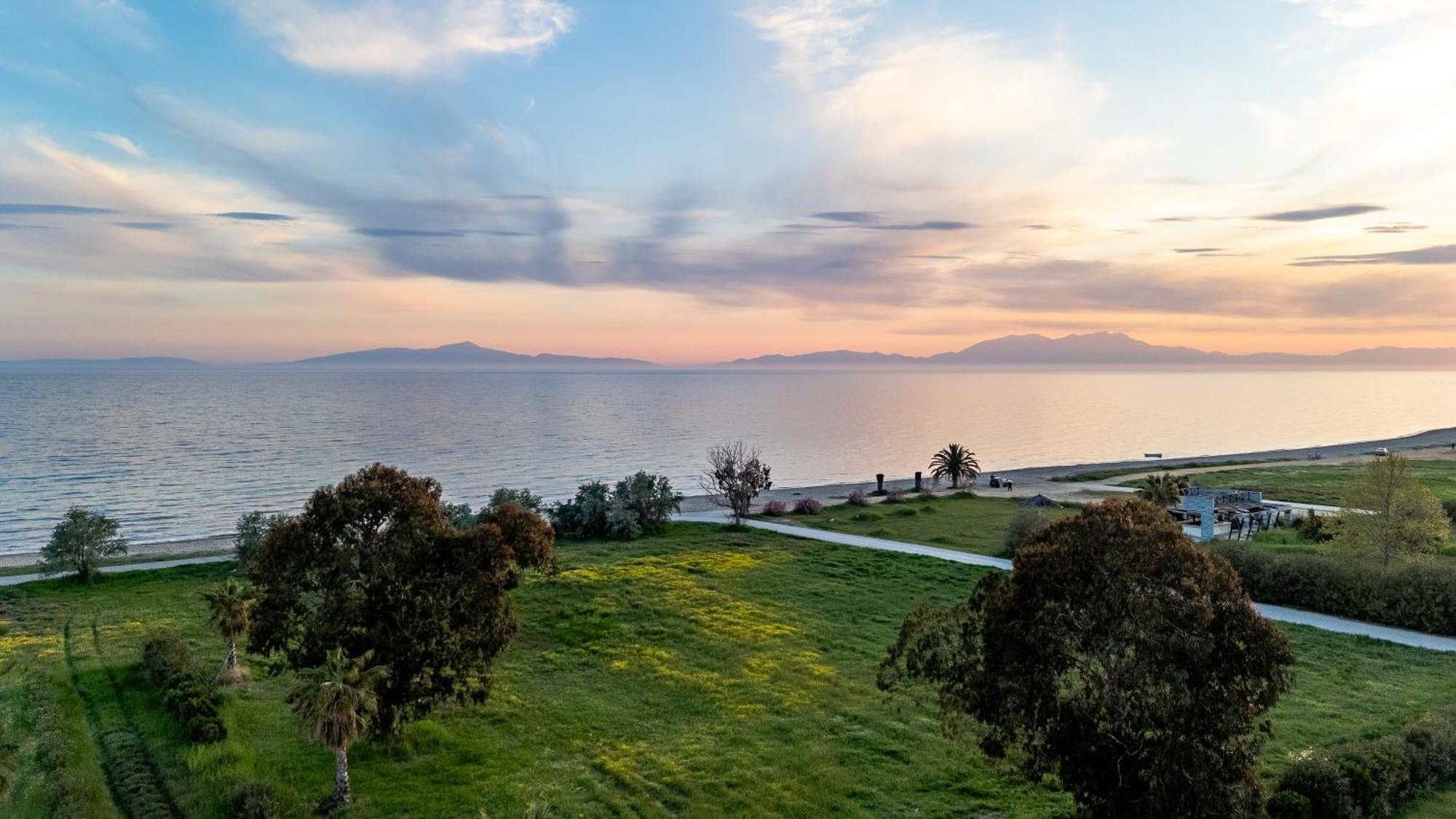 Nafsika Suites (Adults Only) Néa Mudaniá Kültér fotó